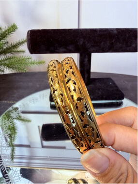VTG Pair Brass Floral Cutout Bangle Bracelet Openwork Vine Design Cuff Style Mid